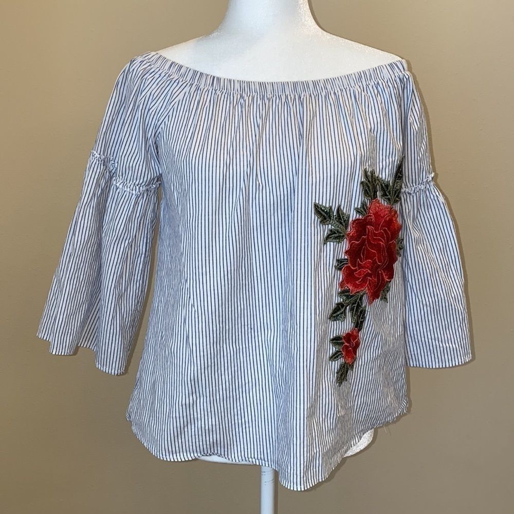 POTTER’S POT Off Shoulder Top Embroidered Flower L